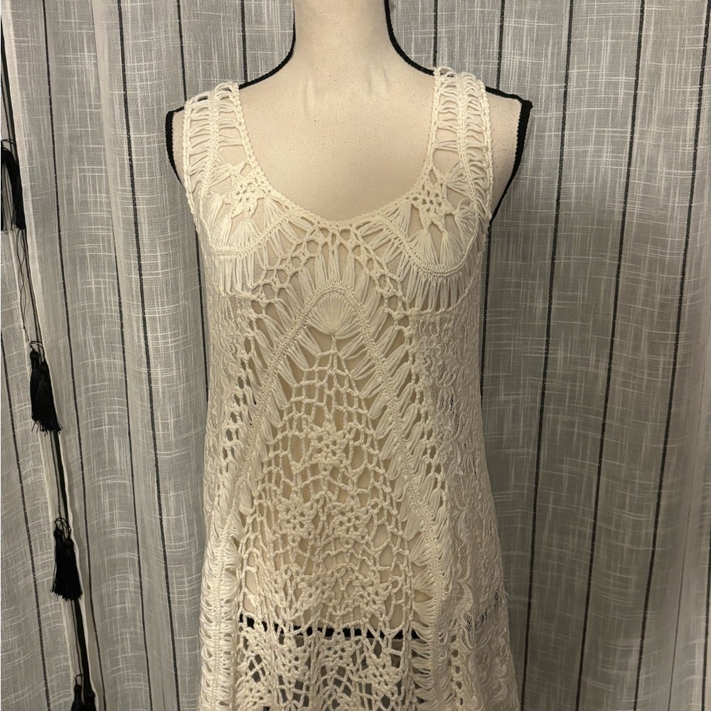 Mechant Ivory Crochet Sleeveless Poncho